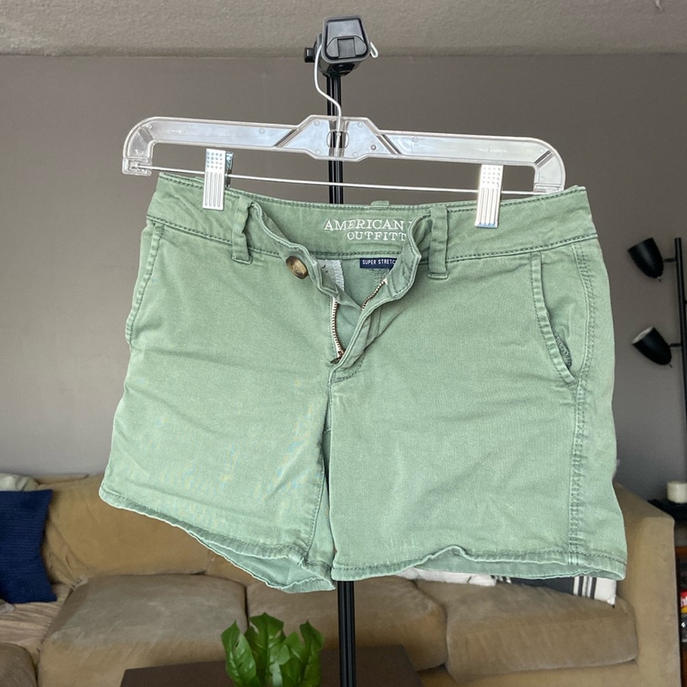 American Eagle green shorts w 5-in inseam